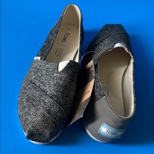 Tom’s classic Shoes size 6